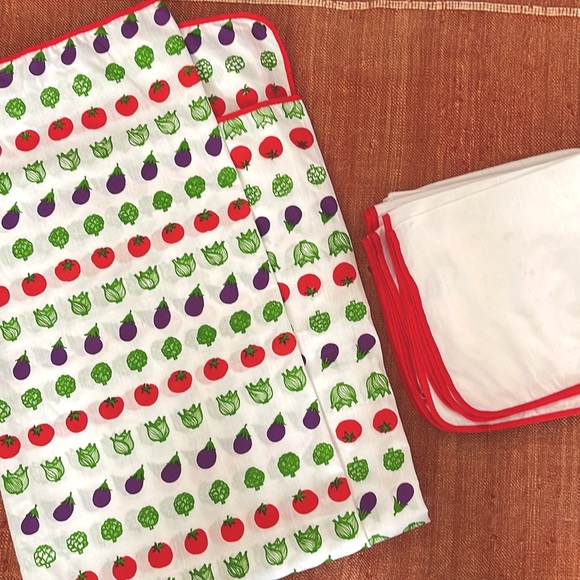 Neiman Marcus 1970s vintage vegetable print table cloth - Picture 1 of 9